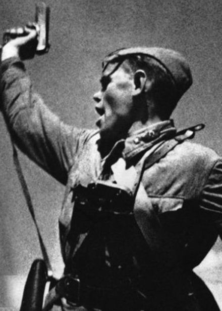 Поклонимся великим тем годам!